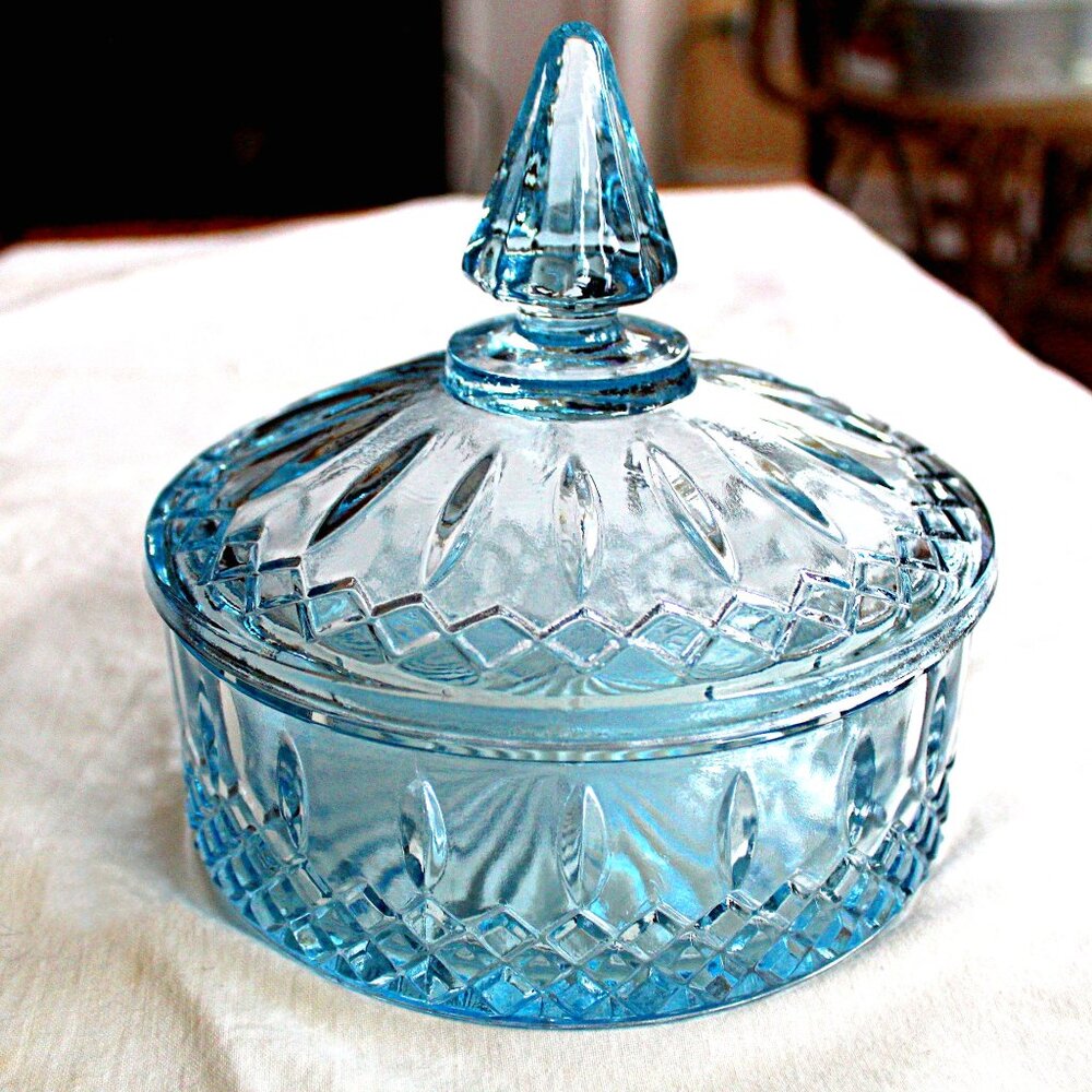 Beautiful Vintage Princess Pattern 464 Candy Dish, Indiana Glass Co.